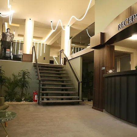 Noon 4* تيرانا