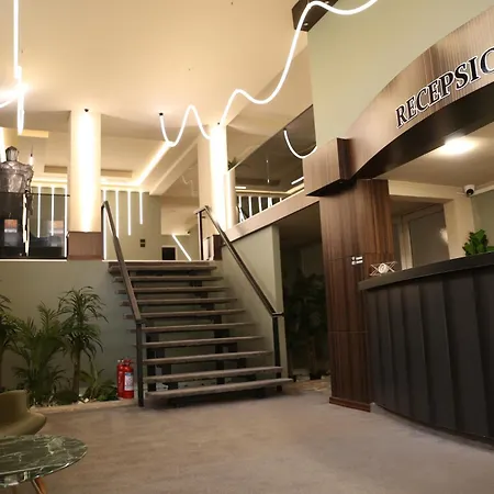 Ξενοδοχείο Noon Τίρανα