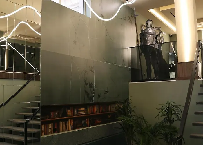 Noon 4* تيرانا