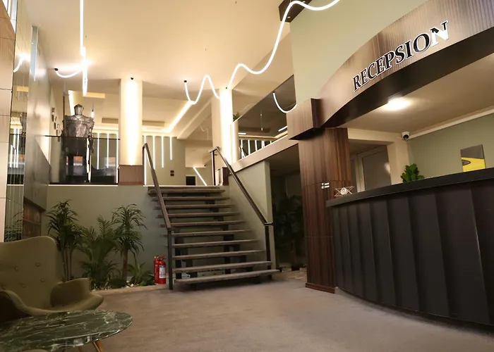 Ξενοδοχείο Noon Τίρανα