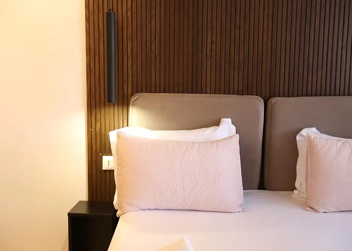 Noon 4* تيرانا