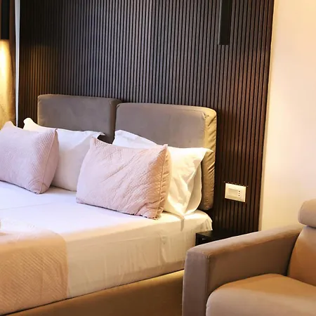 Ξενοδοχείο Noon 4*